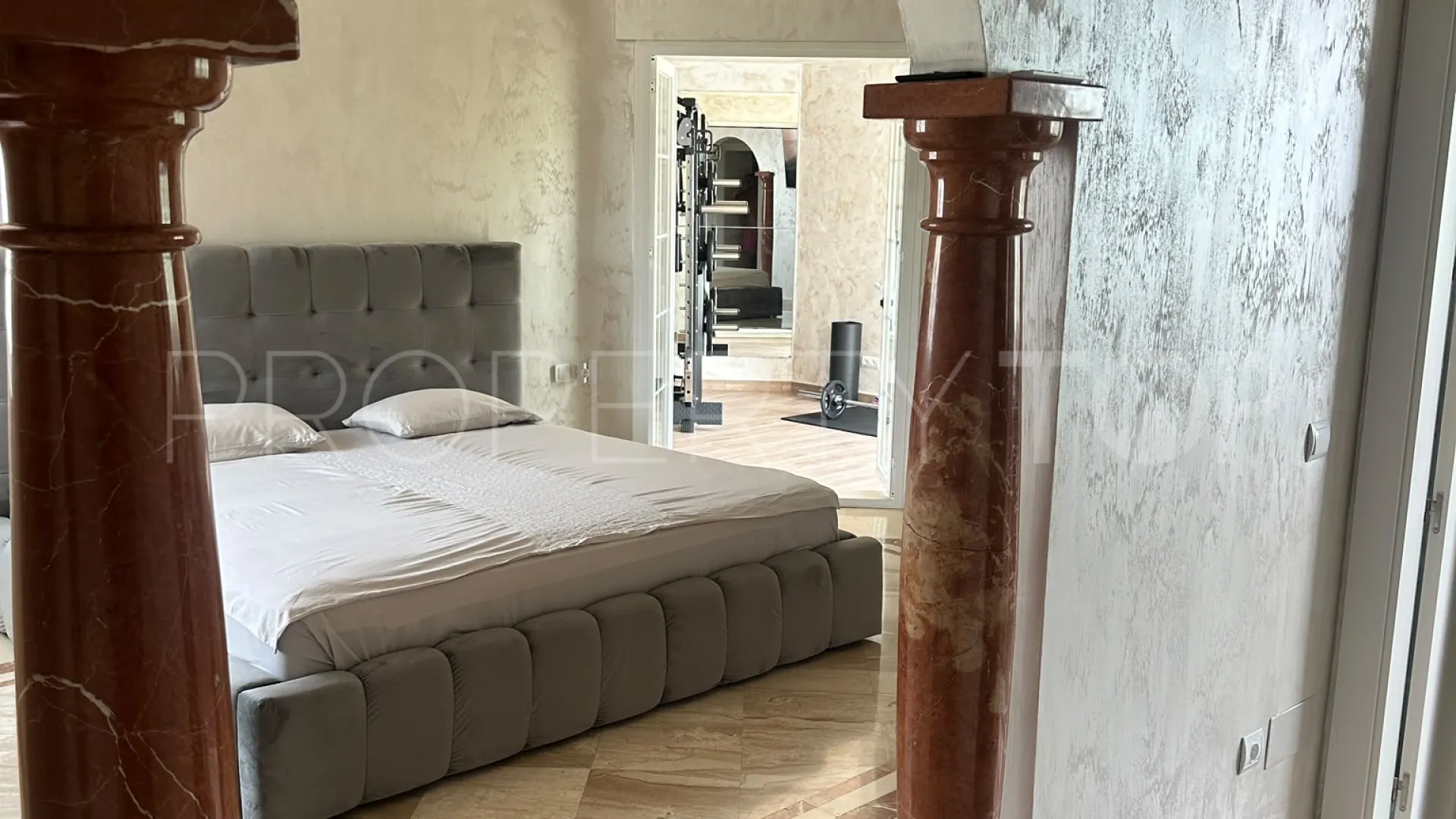 Villa en venta en Forest Hills