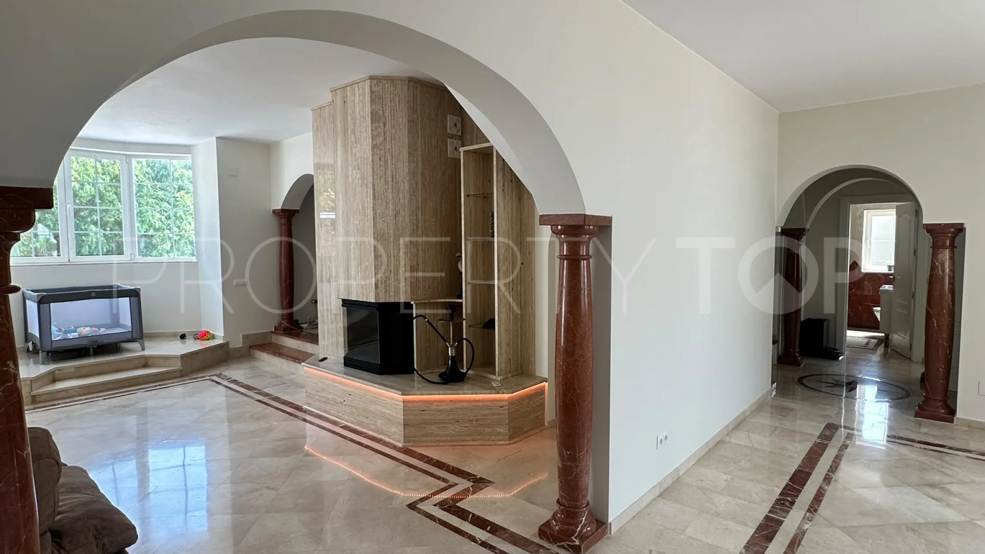 Villa en venta en Forest Hills