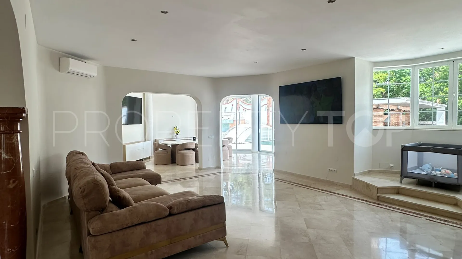 Villa en venta en Forest Hills