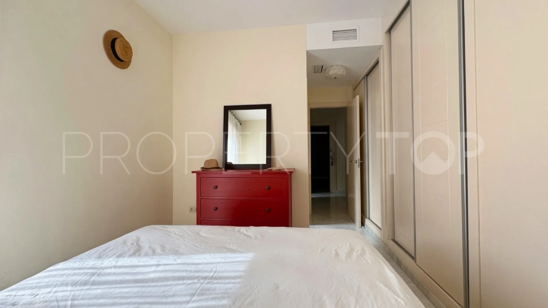 Atico duplex de 2 dormitorios en venta en Valle Romano