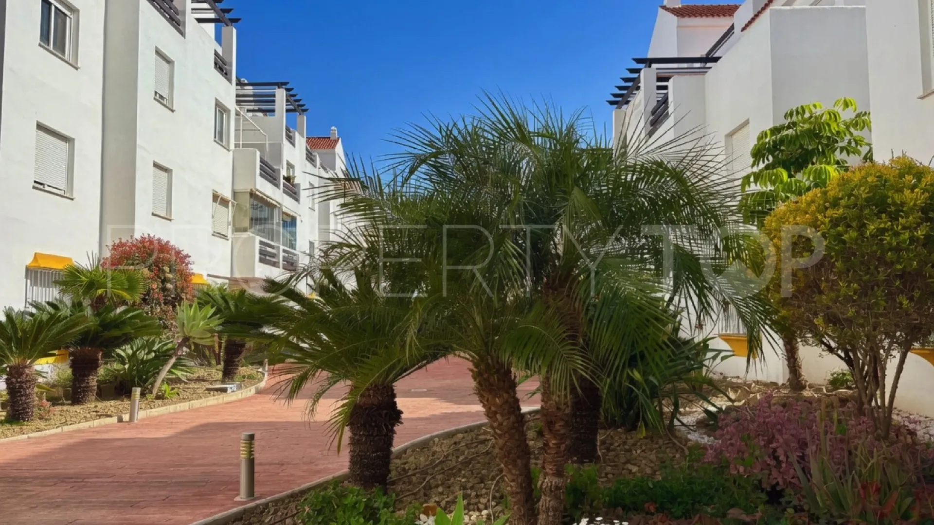 Atico duplex de 2 dormitorios en venta en Valle Romano
