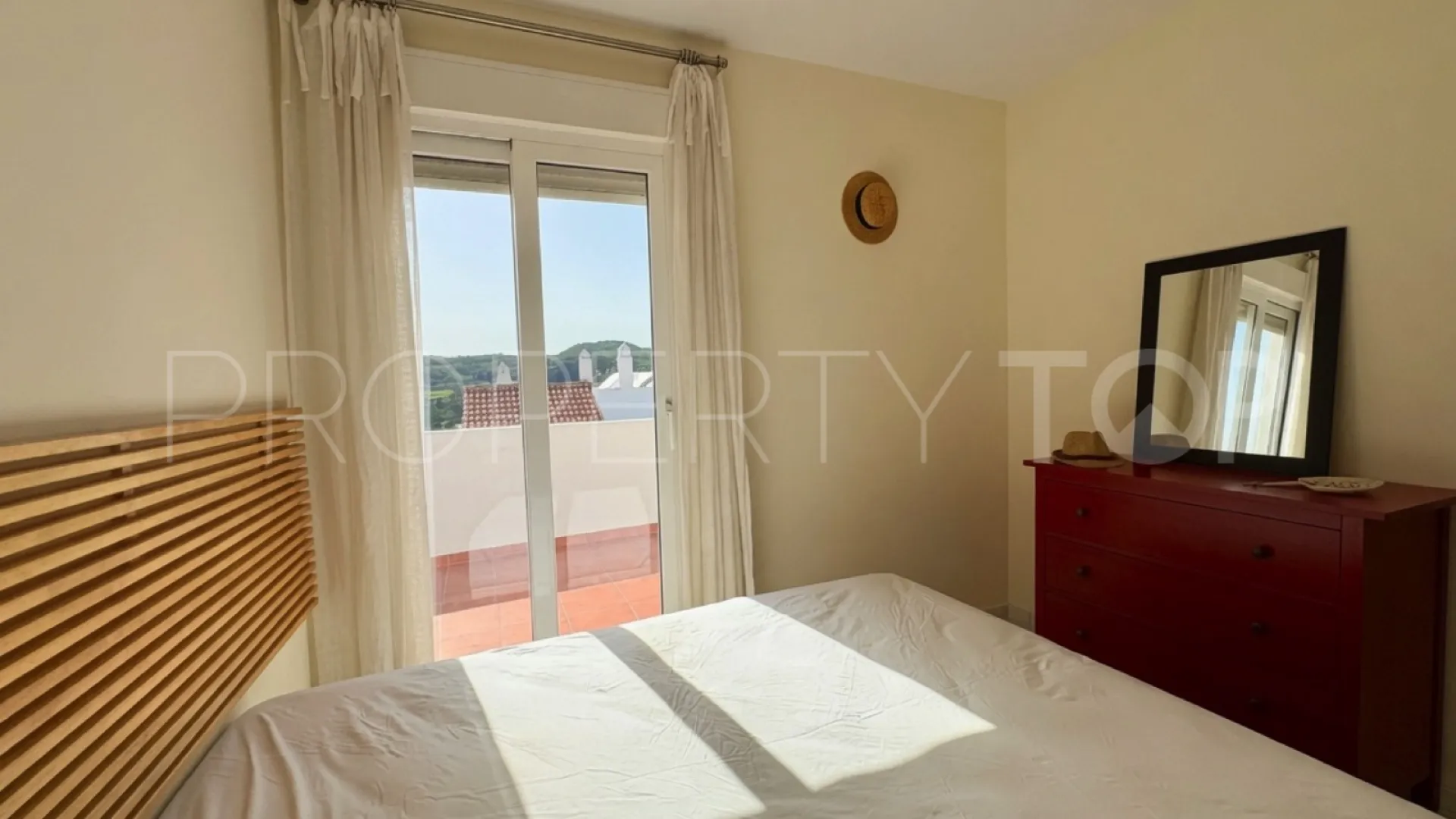 Atico duplex de 2 dormitorios en venta en Valle Romano