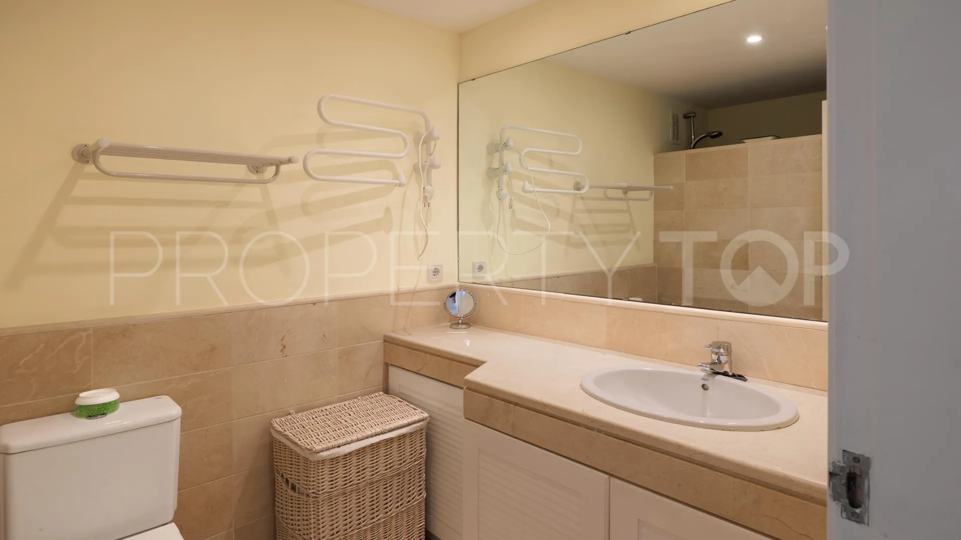 Apartamento planta baja a la venta en Los Arqueros de 3 dormitorios
