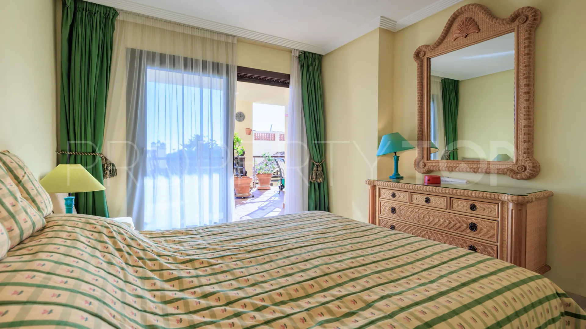 Apartamento planta baja a la venta en Los Arqueros de 3 dormitorios