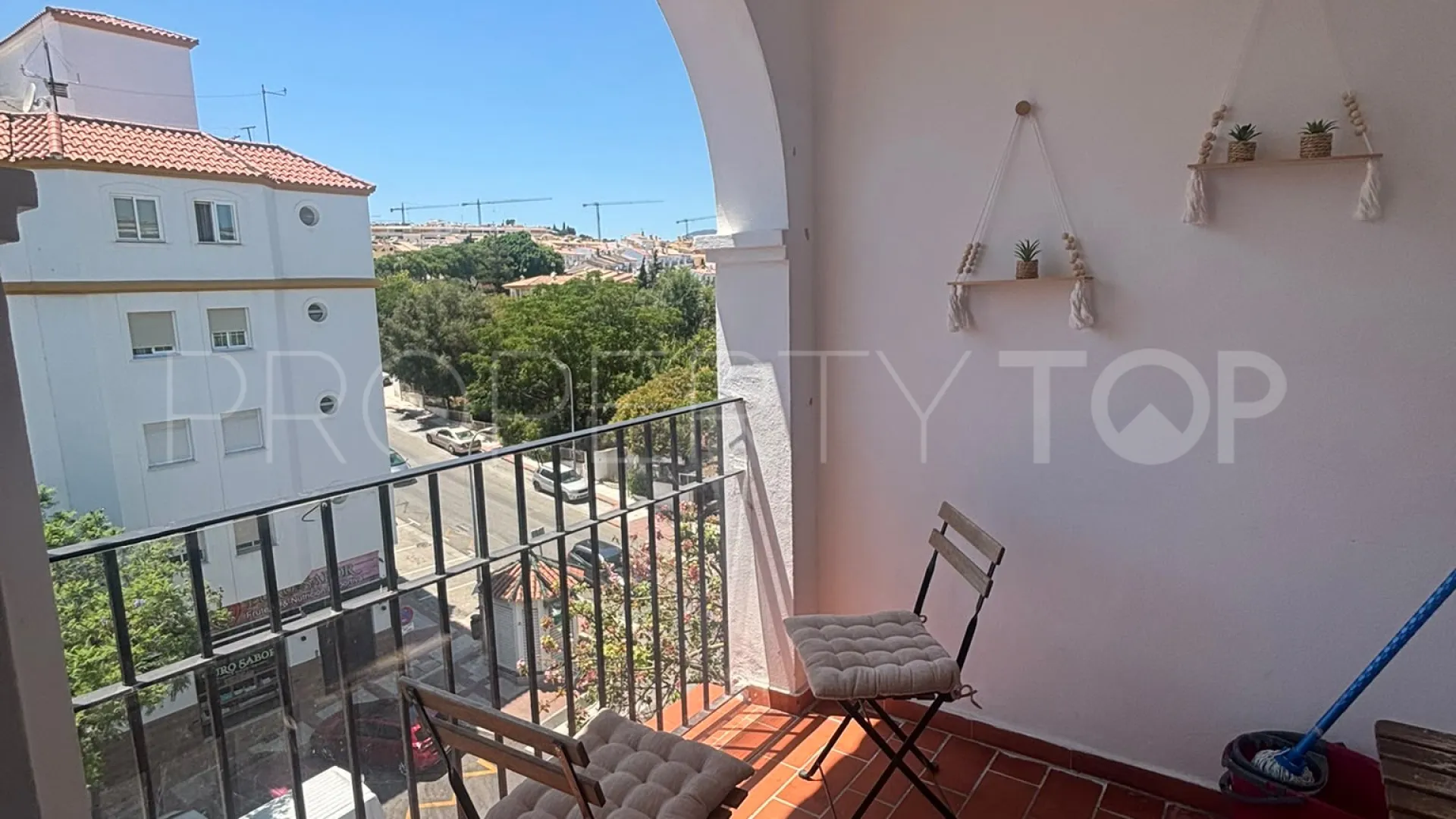 Ático con 5 dormitorios a la venta en Estepona Centro