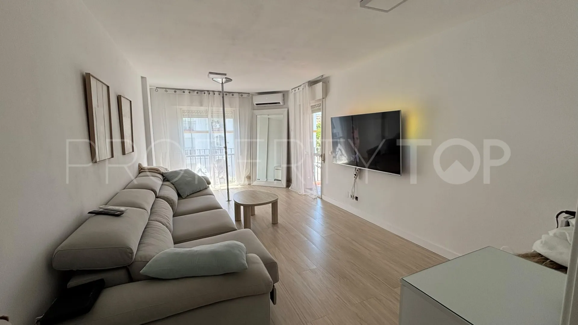 Ático con 5 dormitorios a la venta en Estepona Centro