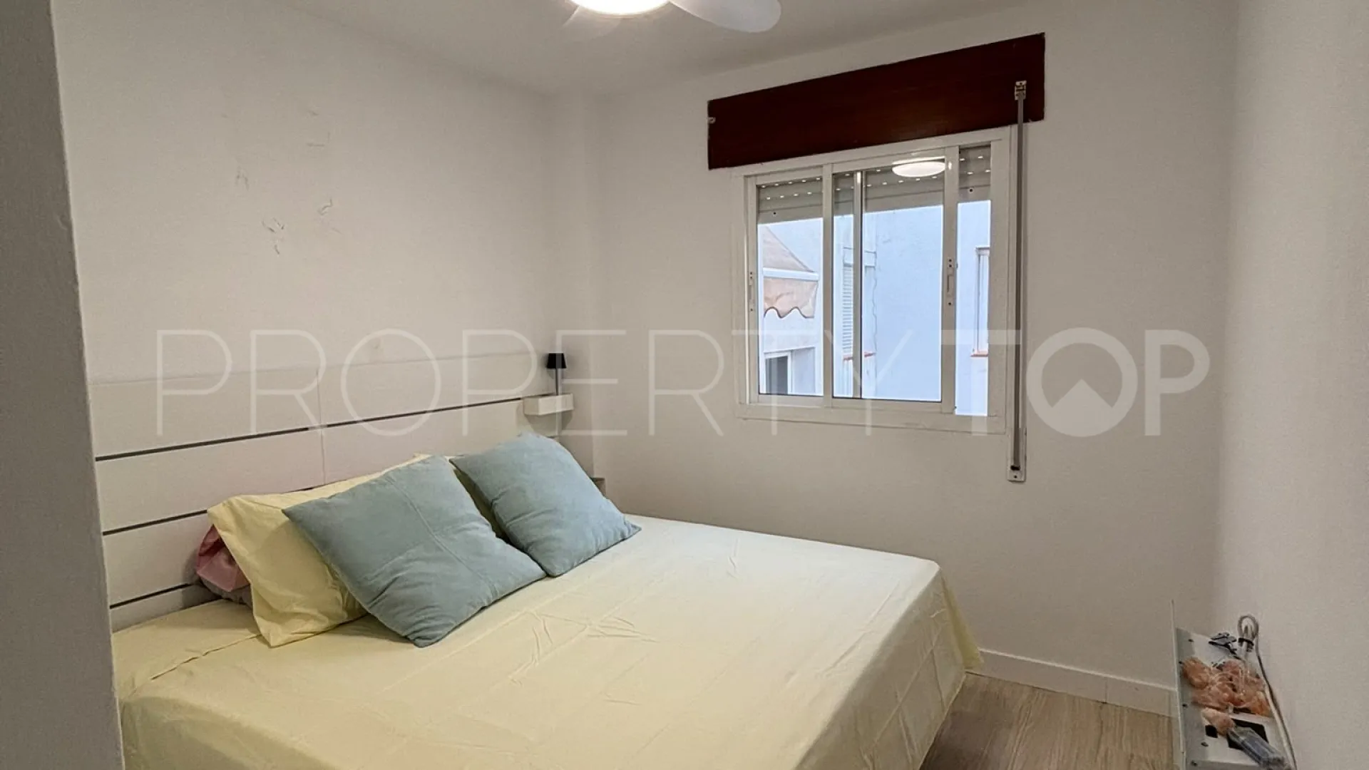 Ático con 5 dormitorios a la venta en Estepona Centro