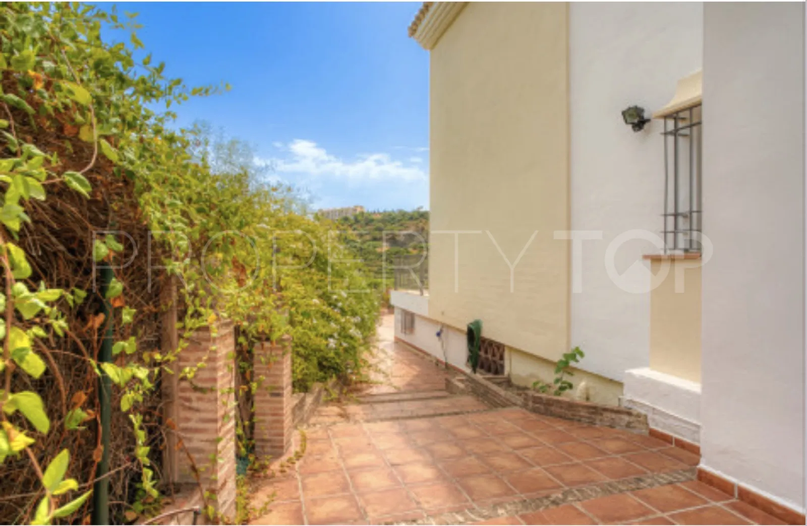 Town house for sale in Los Arqueros with 4 bedrooms