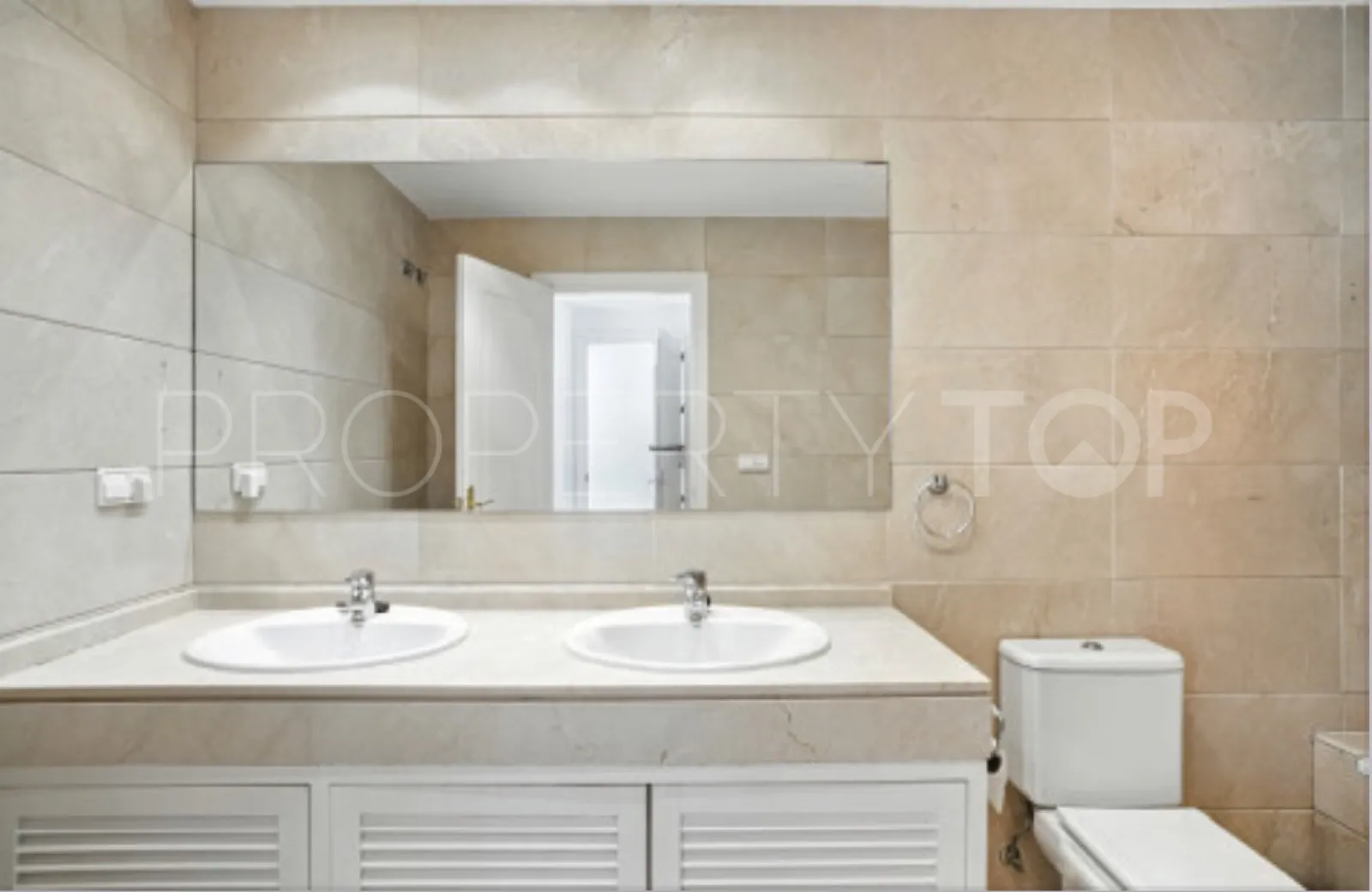 Town house for sale in Los Arqueros with 4 bedrooms