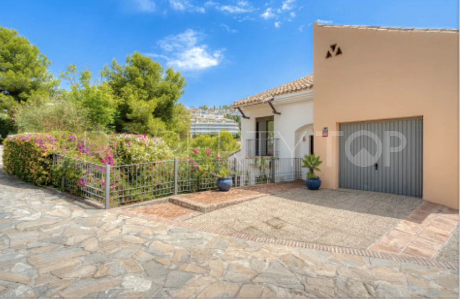 Town house for sale in Los Arqueros with 4 bedrooms