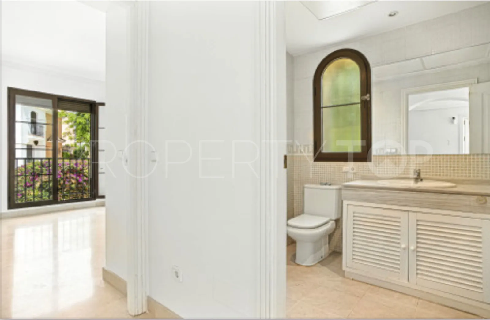 Town house for sale in Los Arqueros with 4 bedrooms