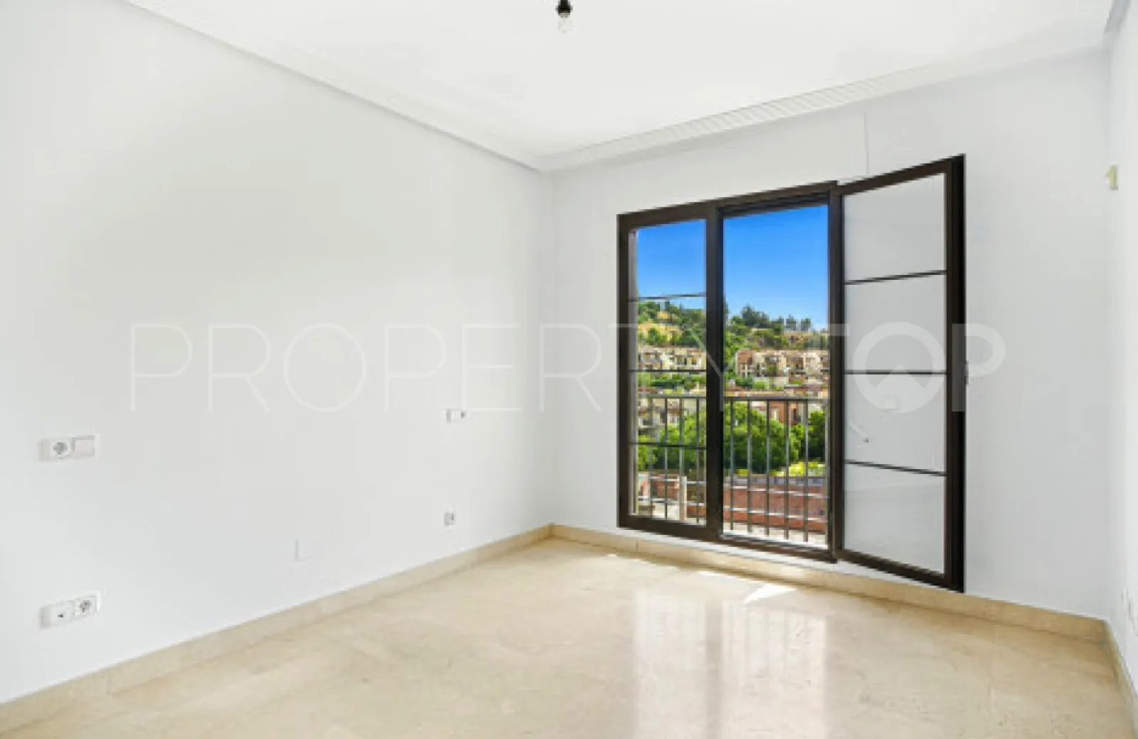 Town house for sale in Los Arqueros with 4 bedrooms