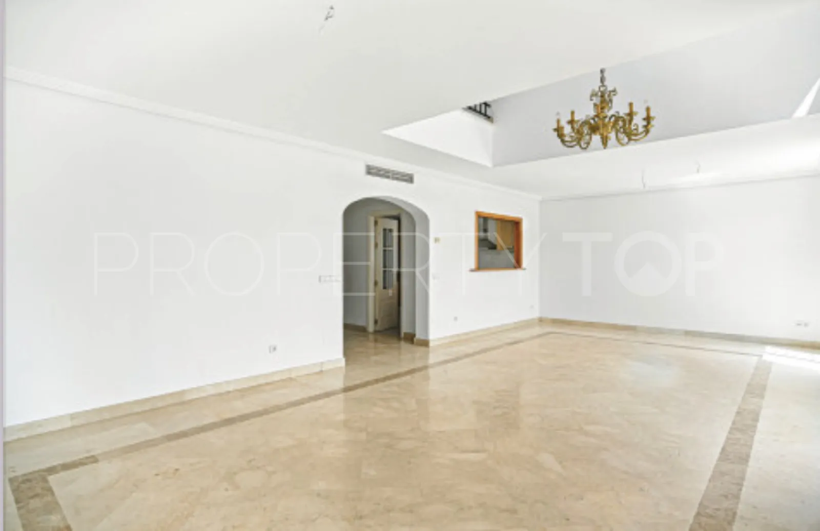 Town house for sale in Los Arqueros with 4 bedrooms
