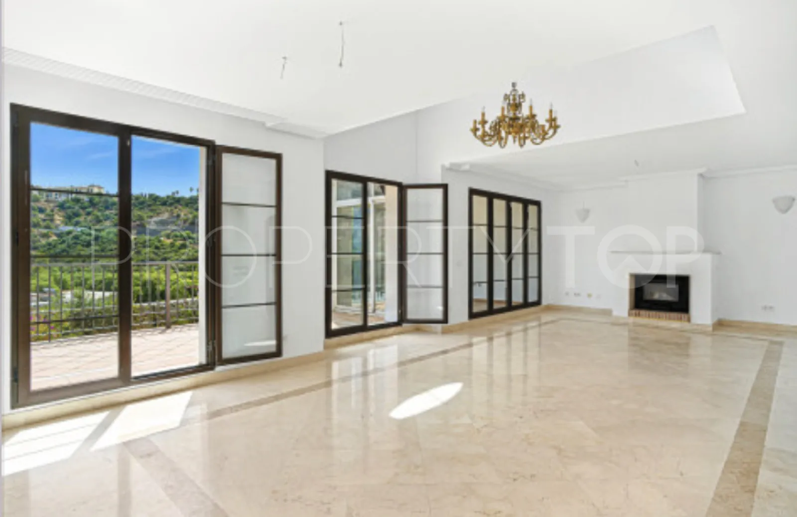 Town house for sale in Los Arqueros with 4 bedrooms
