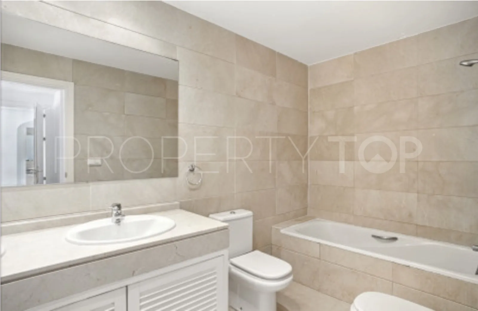 Town house for sale in Los Arqueros with 4 bedrooms