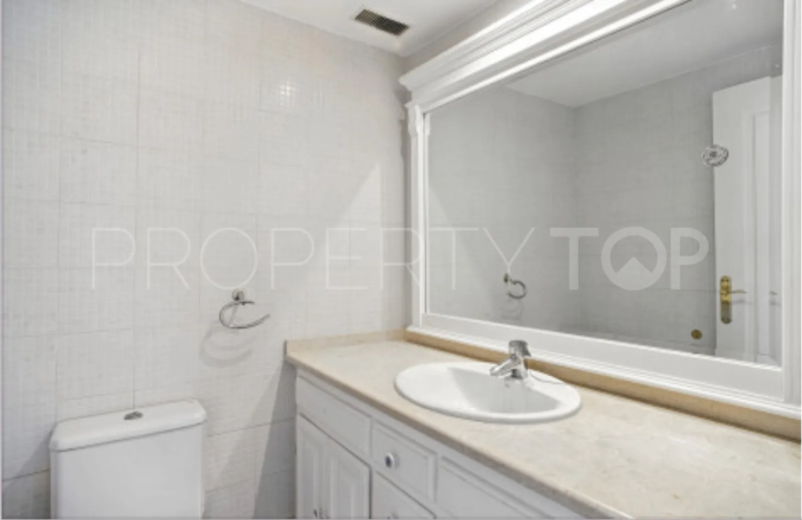 Town house for sale in Los Arqueros with 4 bedrooms