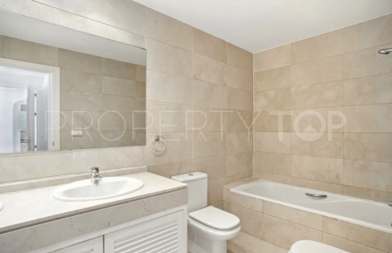 Town house for sale in Los Arqueros with 4 bedrooms