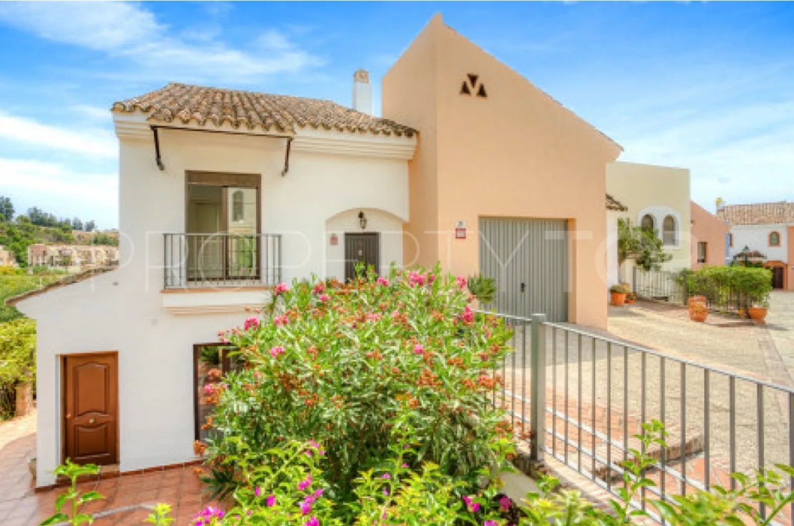 Town house for sale in Los Arqueros with 4 bedrooms