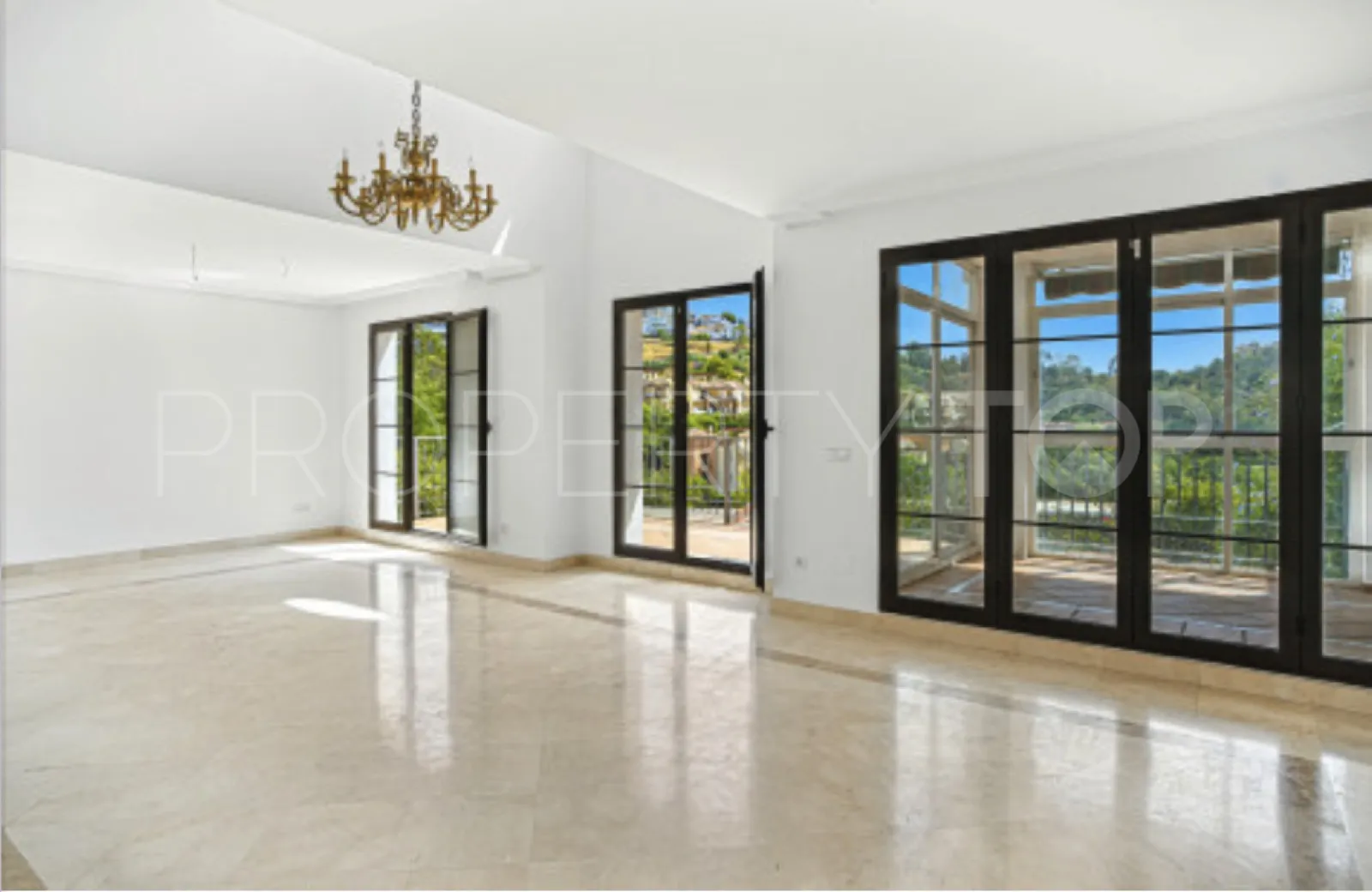 Town house for sale in Los Arqueros with 4 bedrooms