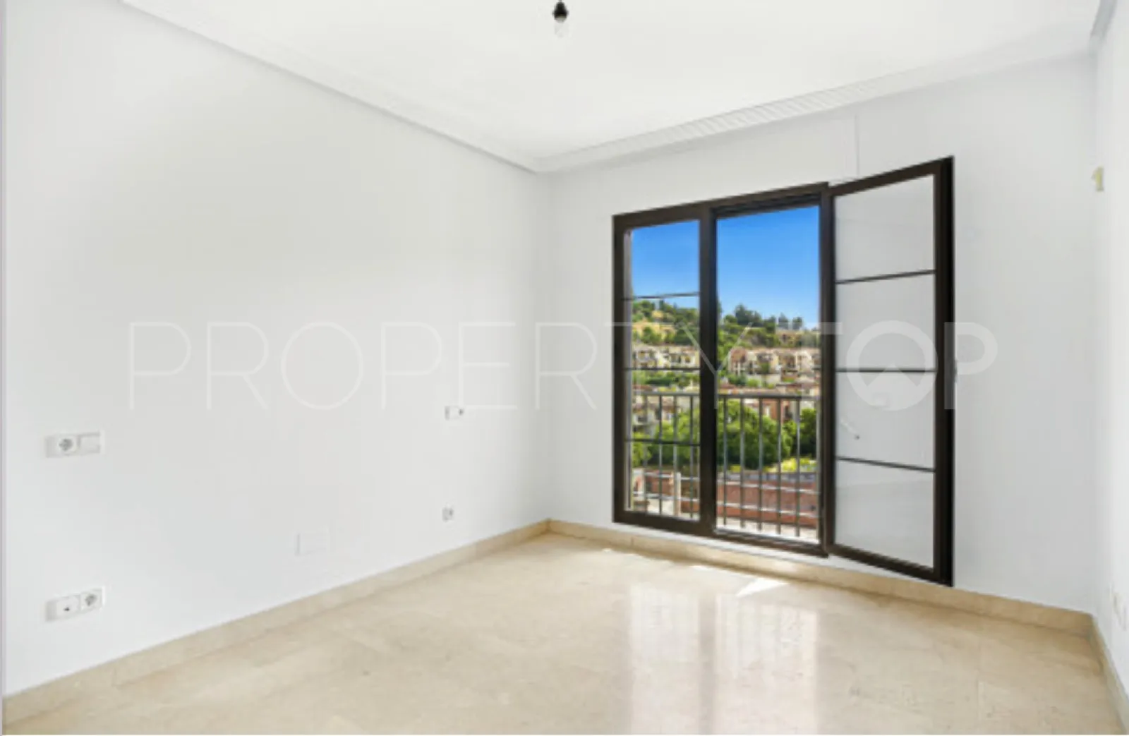 Town house for sale in Los Arqueros with 4 bedrooms