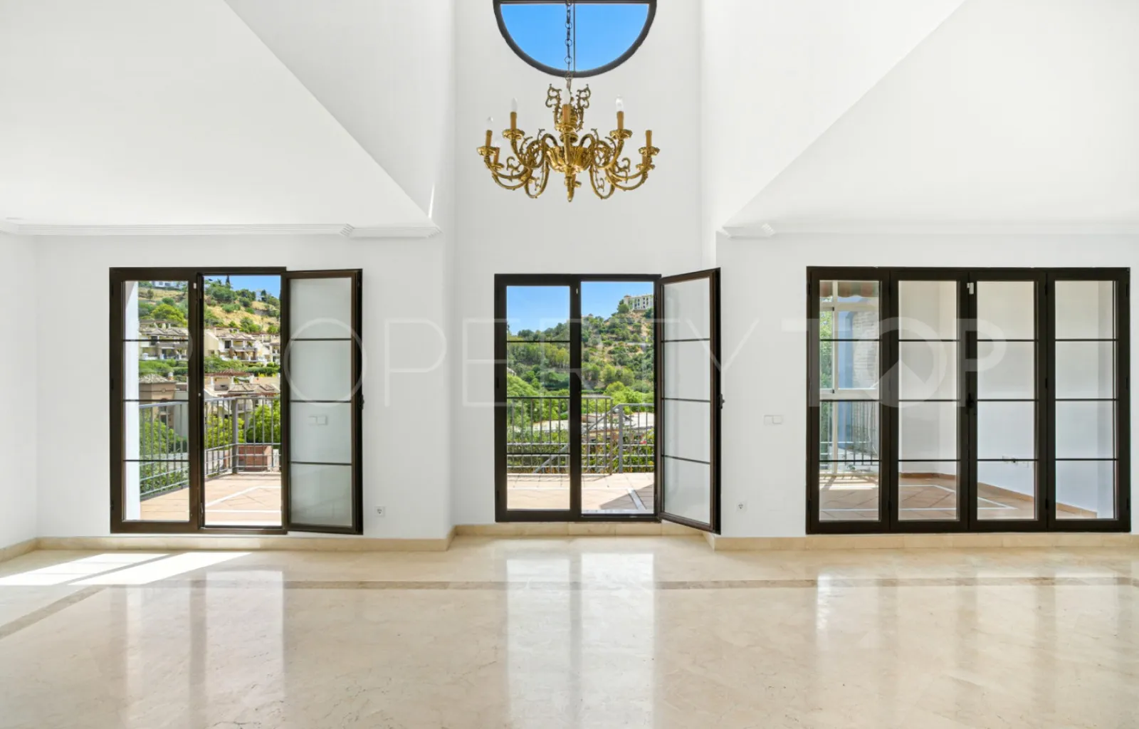 Town house for sale in Los Arqueros with 4 bedrooms