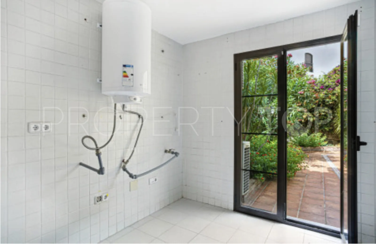 Town house for sale in Los Arqueros with 4 bedrooms