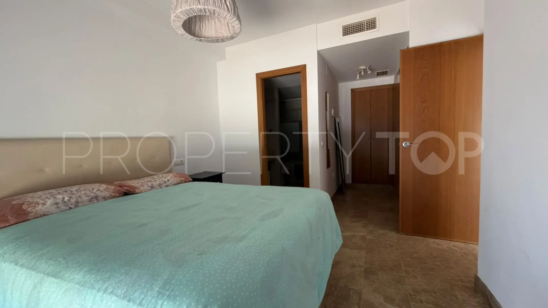 Apartamento planta baja en venta con 1 dormitorio en Selwo