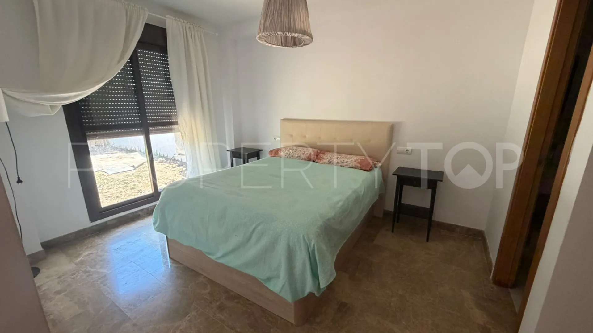 Apartamento planta baja en venta con 1 dormitorio en Selwo