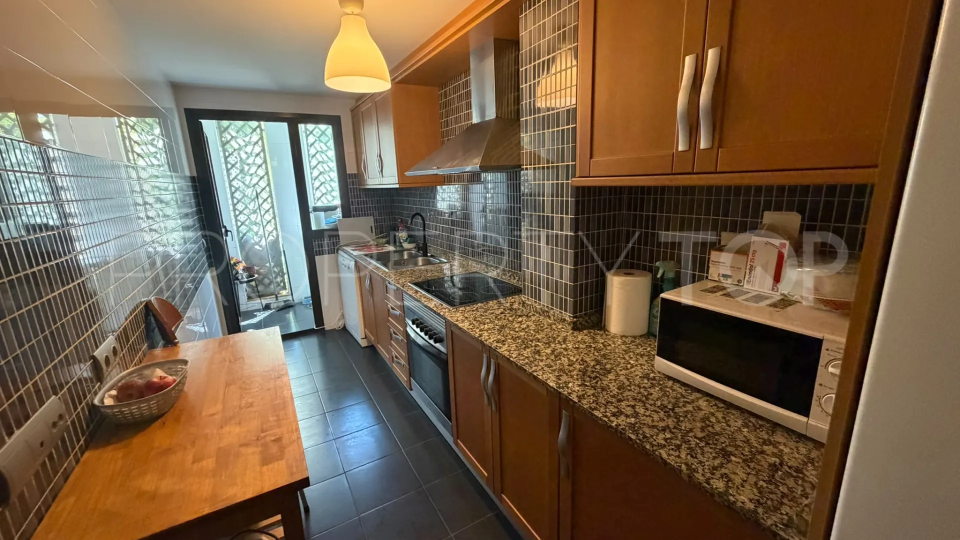 Apartamento planta baja en venta con 1 dormitorio en Selwo