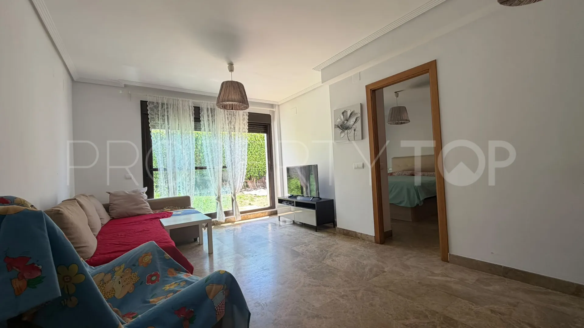 Apartamento planta baja en venta con 1 dormitorio en Selwo
