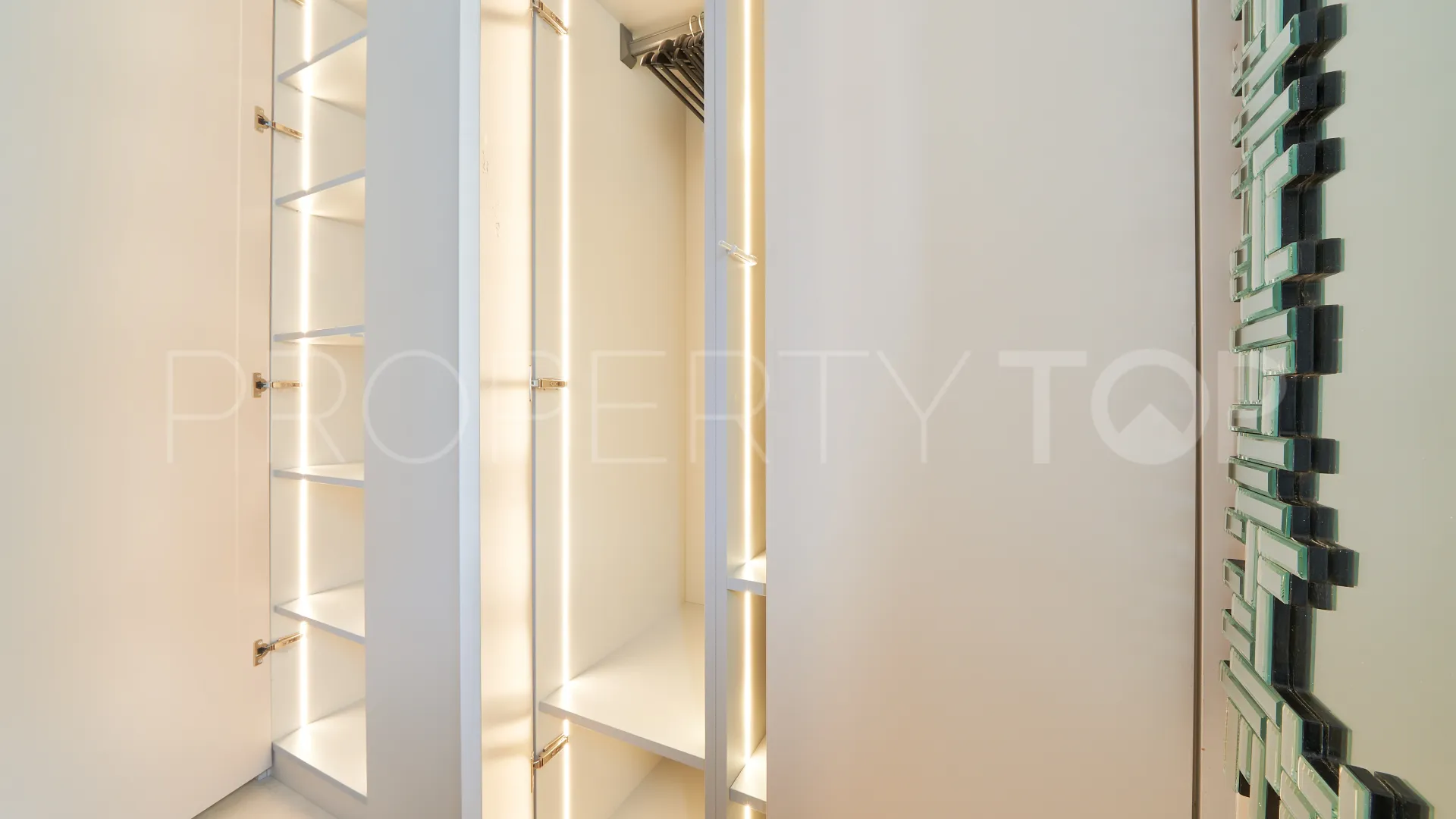 Buy apartment with 2 bedrooms in Casco antiguo