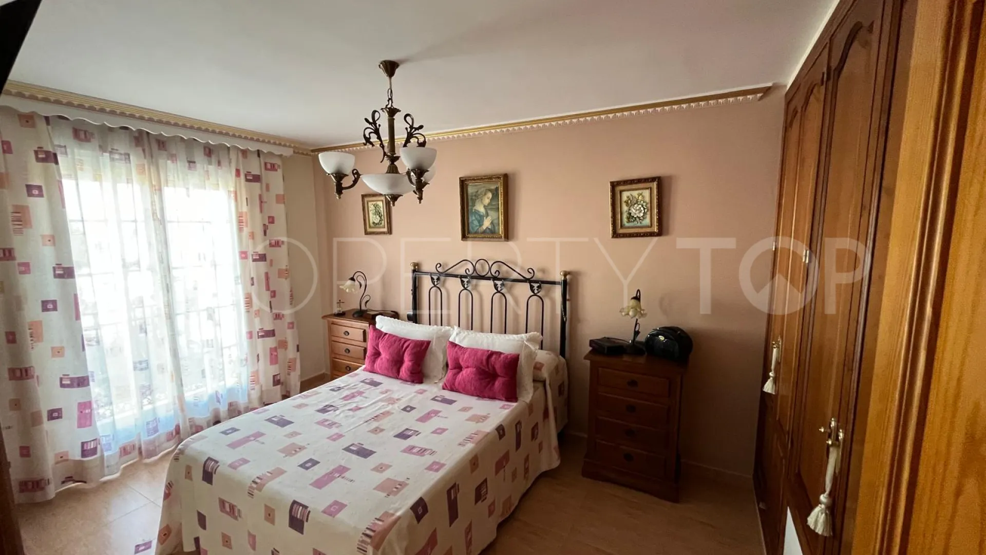 Adosado en venta de 2 dormitorios en Estepona Puerto