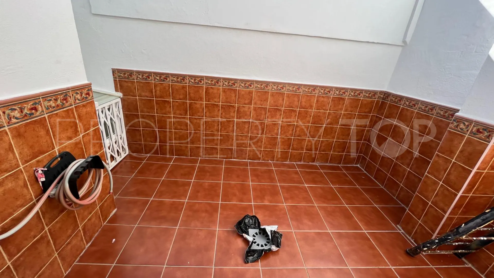 Adosado en venta de 2 dormitorios en Estepona Puerto