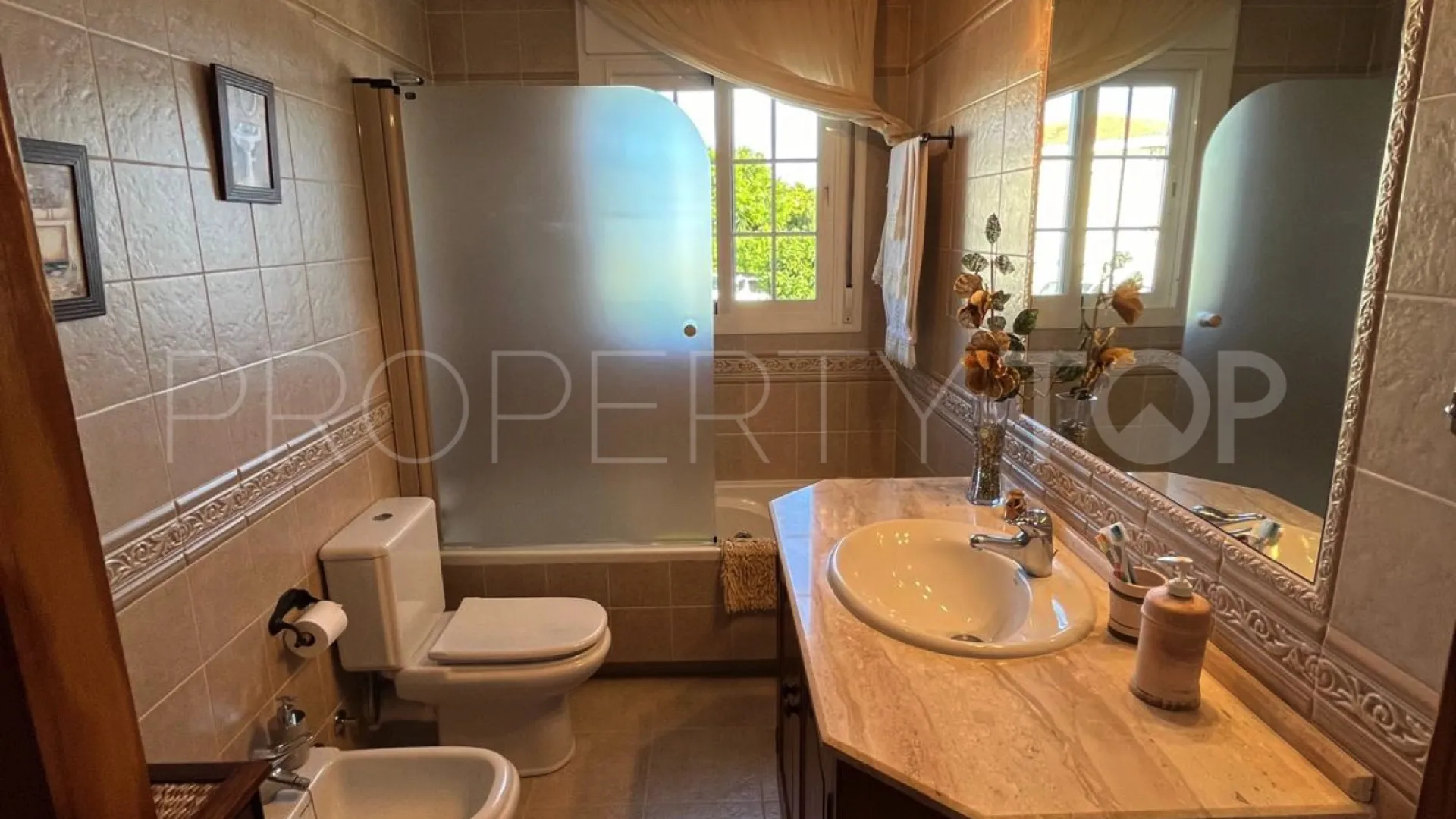 Adosado en venta de 2 dormitorios en Estepona Puerto
