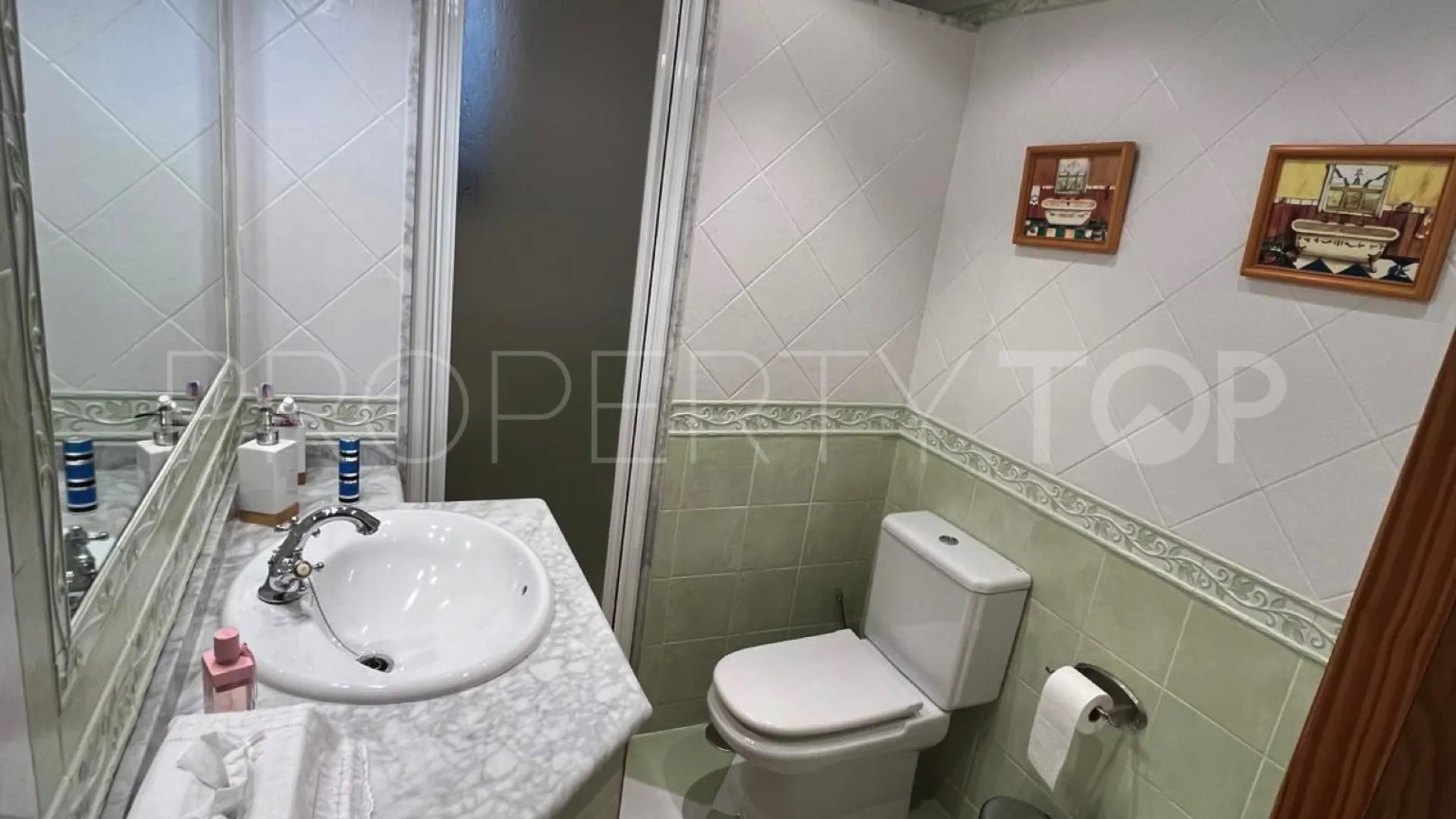 Adosado en venta de 2 dormitorios en Estepona Puerto