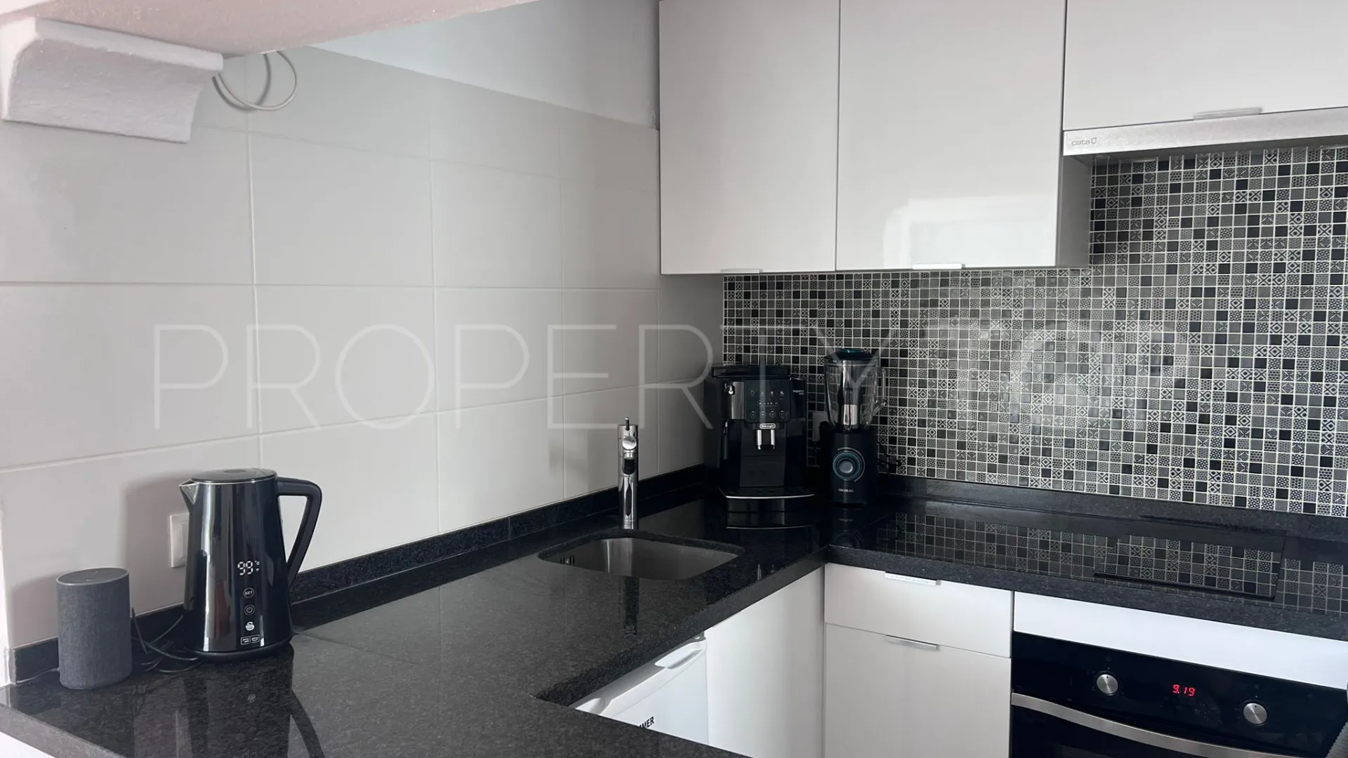 Studio for sale in Benahavis Centro