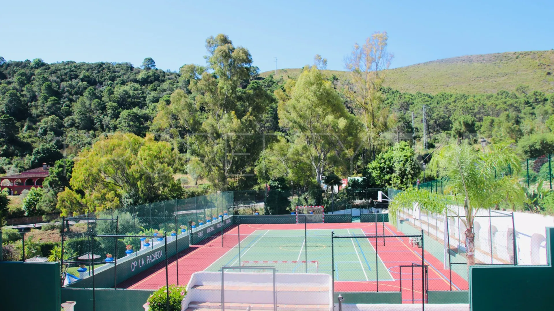 Studio for sale in Benahavis Centro