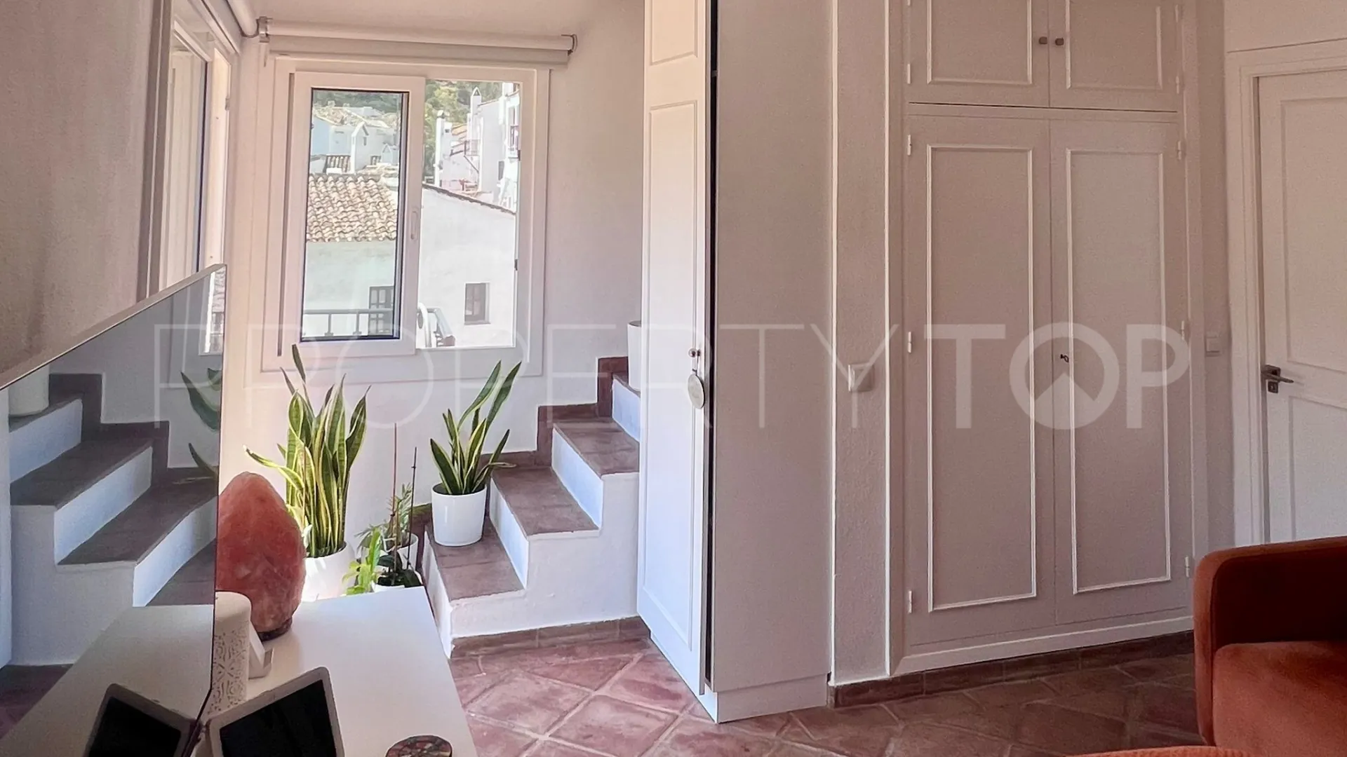 Studio for sale in Benahavis Centro