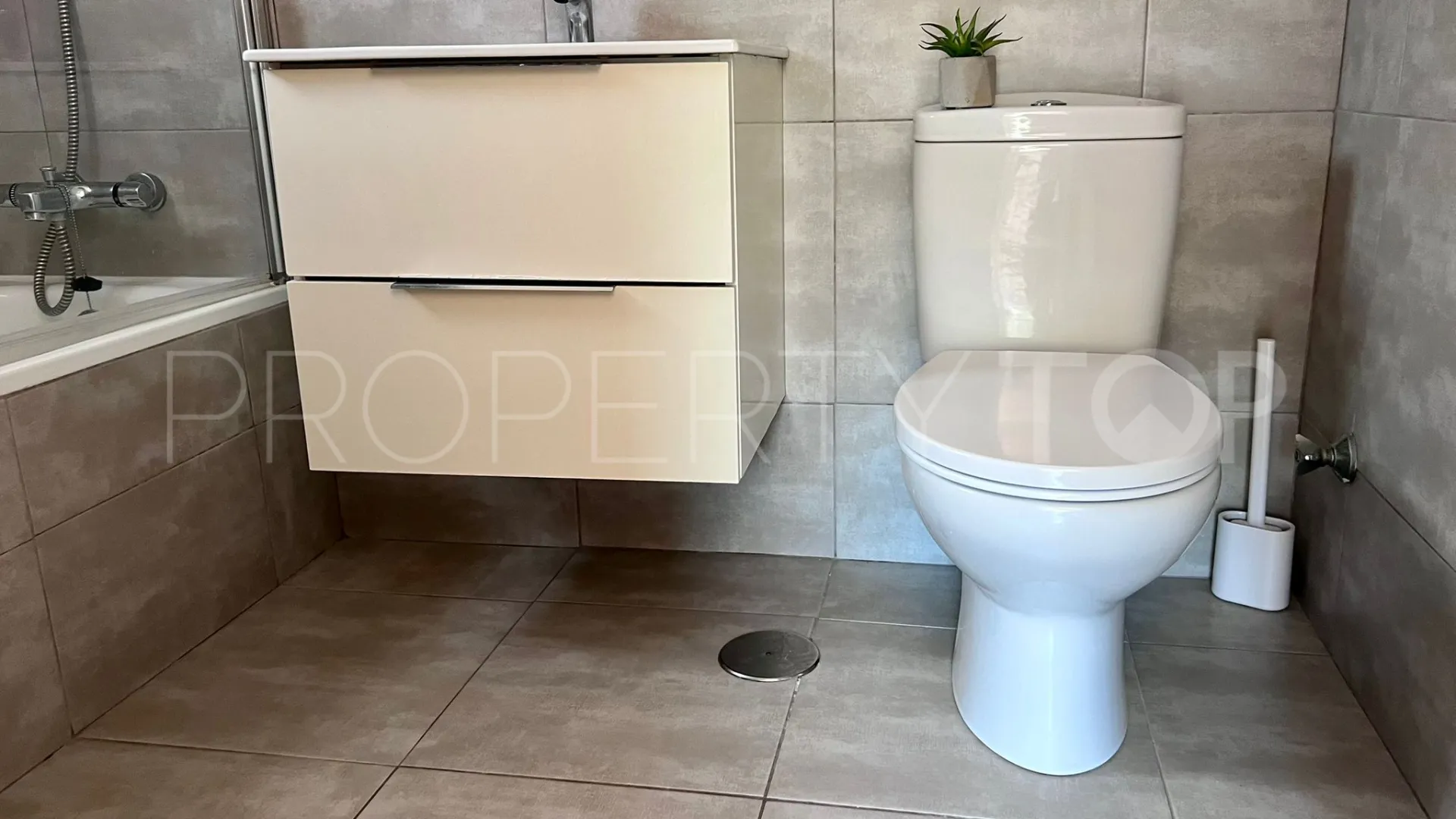 Studio for sale in Benahavis Centro
