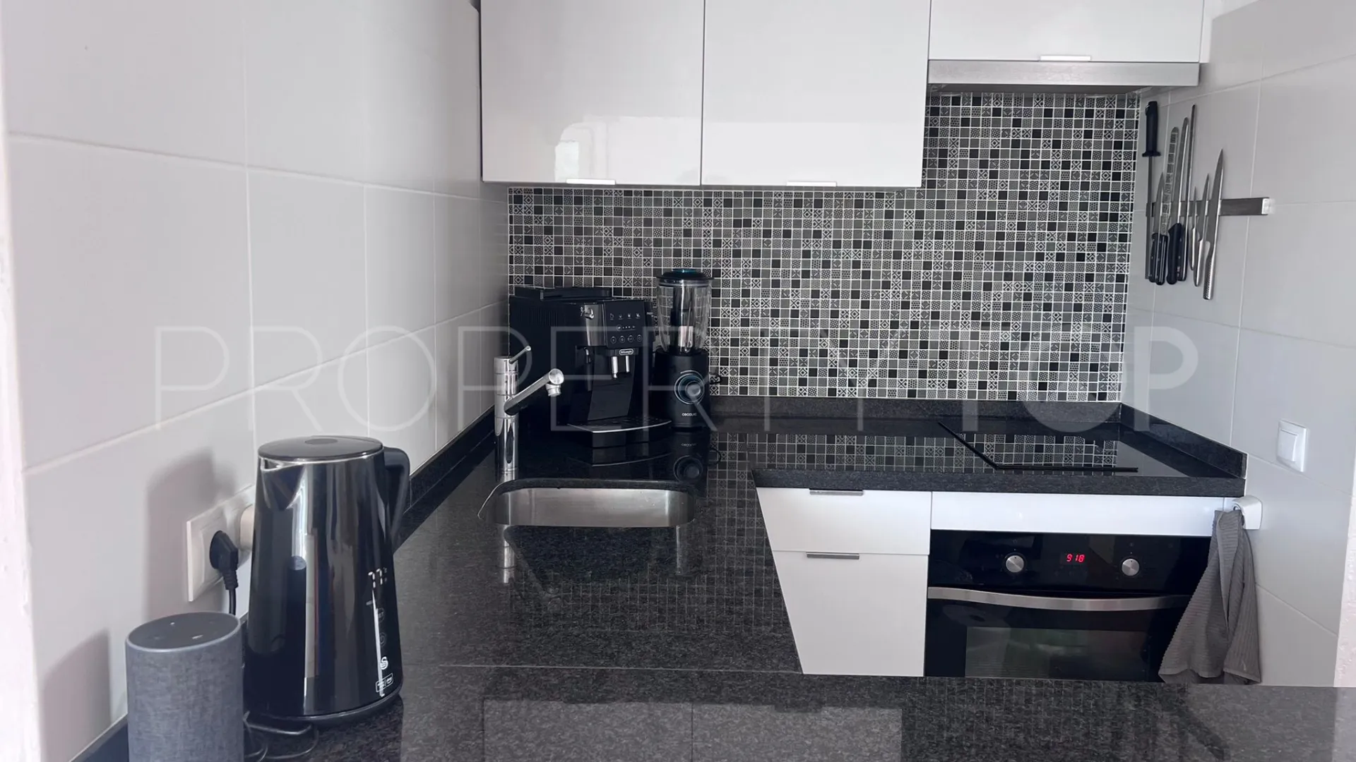 Studio for sale in Benahavis Centro
