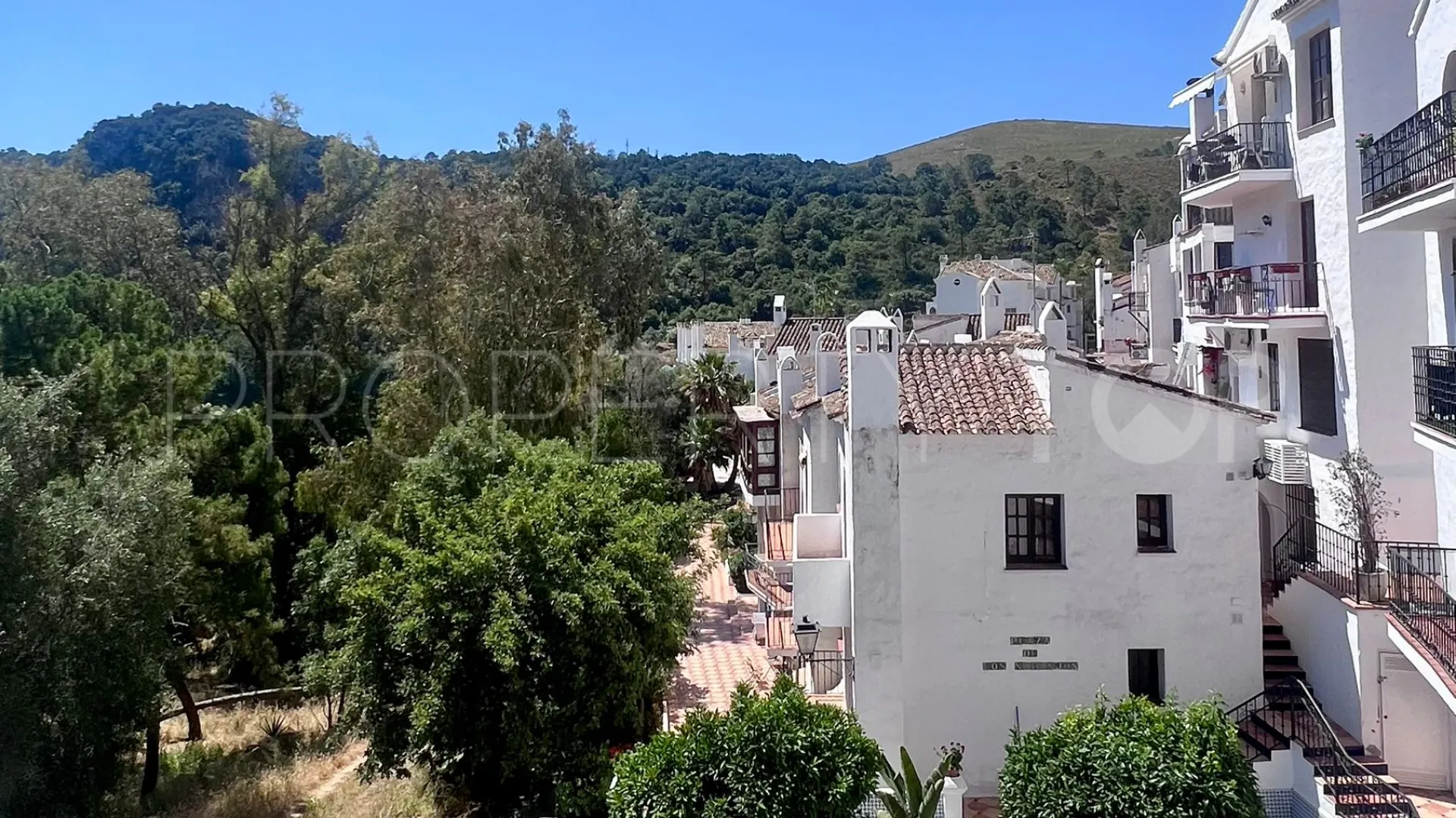 Studio for sale in Benahavis Centro