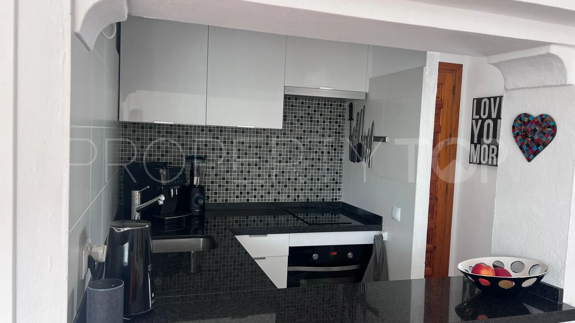 Studio for sale in Benahavis Centro