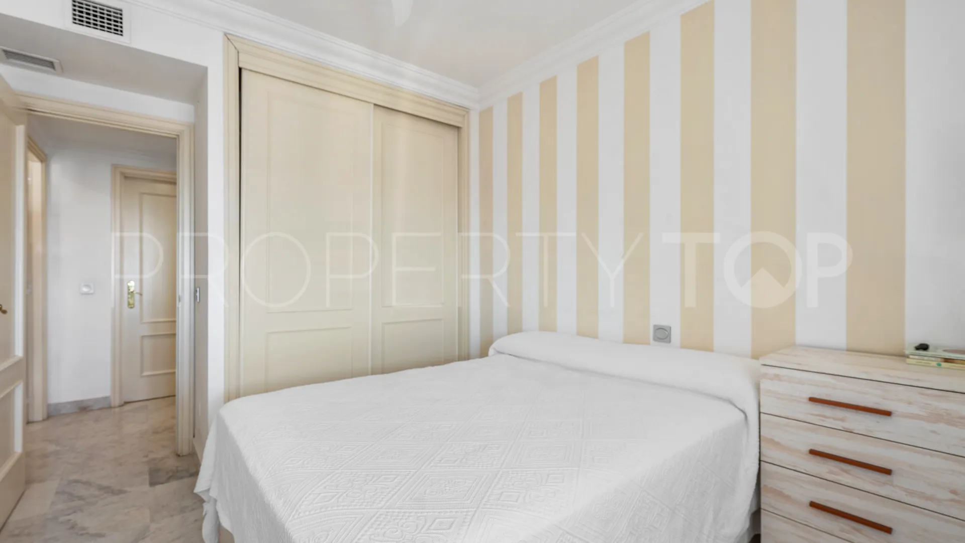 Marina Banus, apartamento en venta