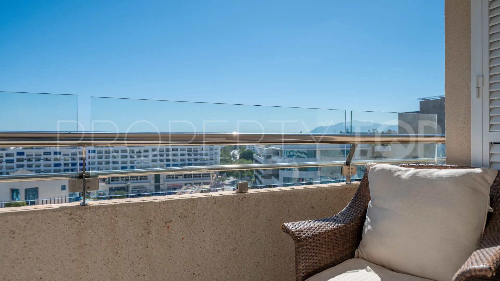 Marina Banus, apartamento en venta