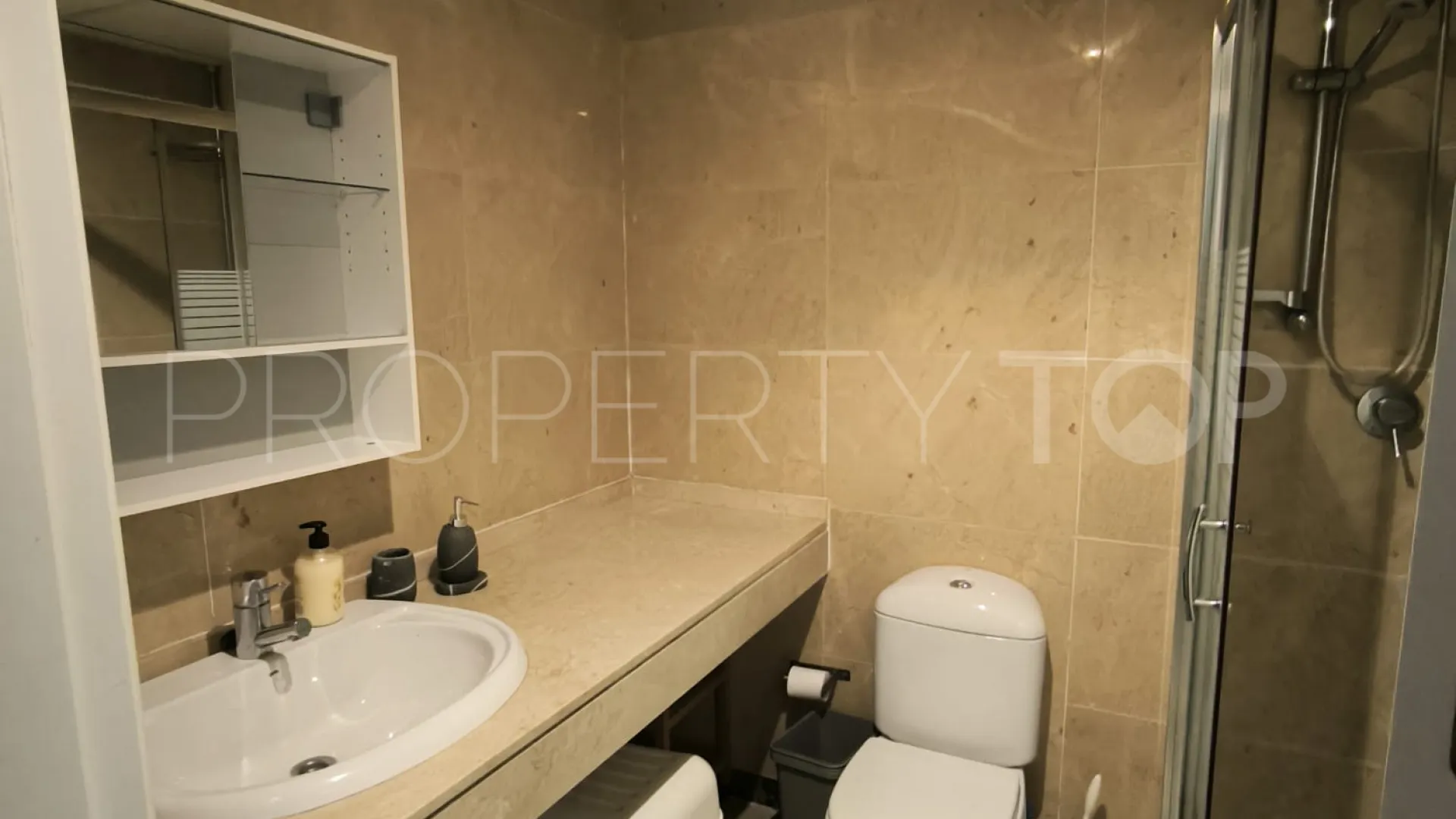 Se vende apartamento en Duquesa Village con 2 dormitorios