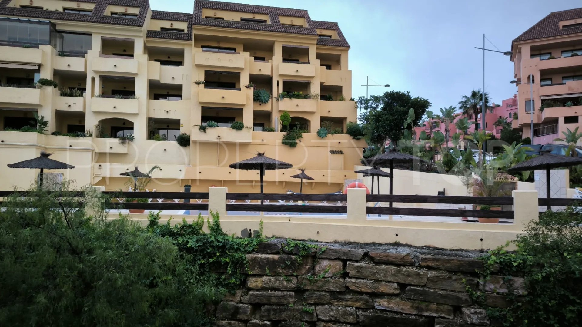 Se vende apartamento en Duquesa Village con 2 dormitorios