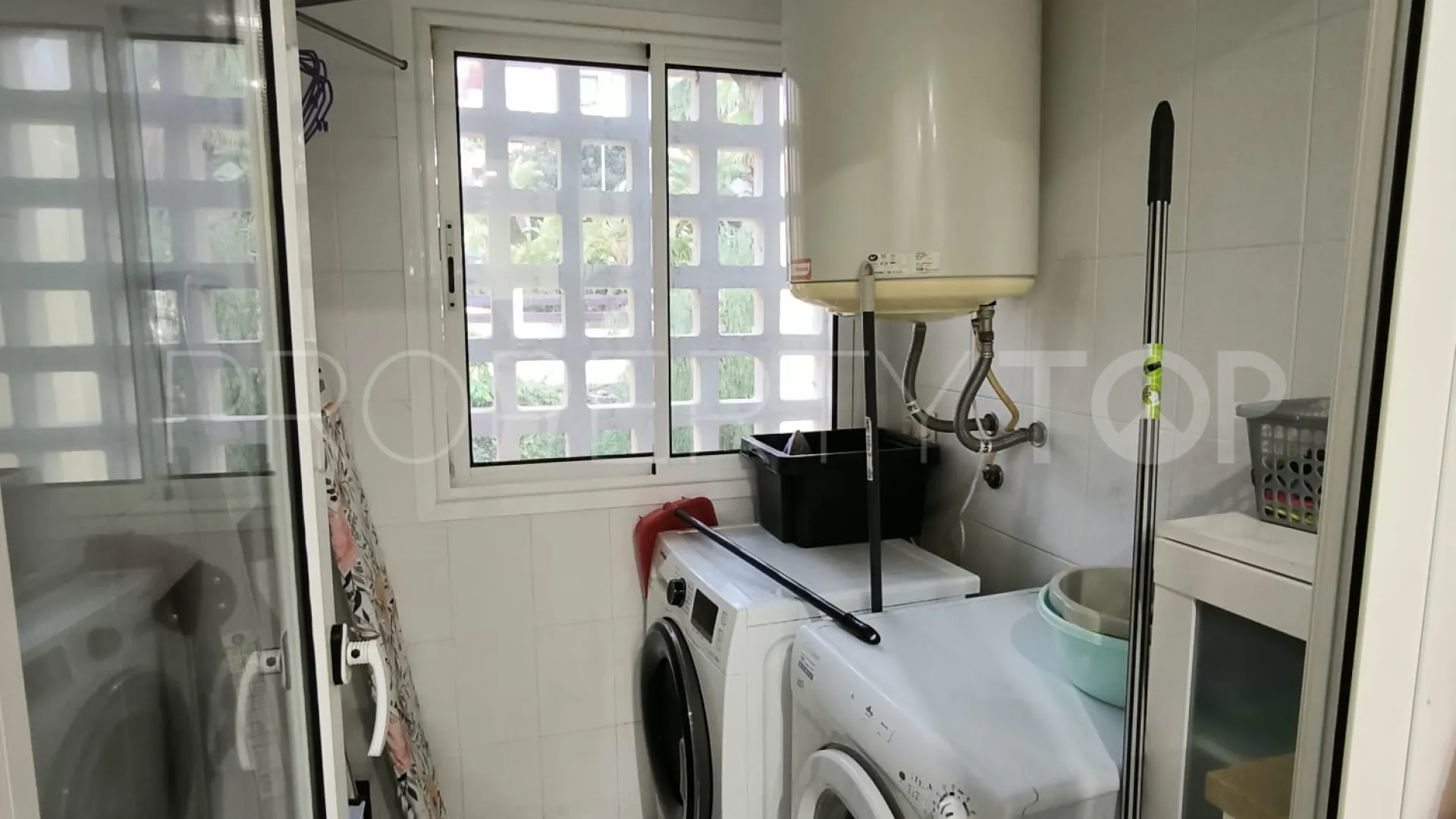 Se vende apartamento en Duquesa Village con 2 dormitorios
