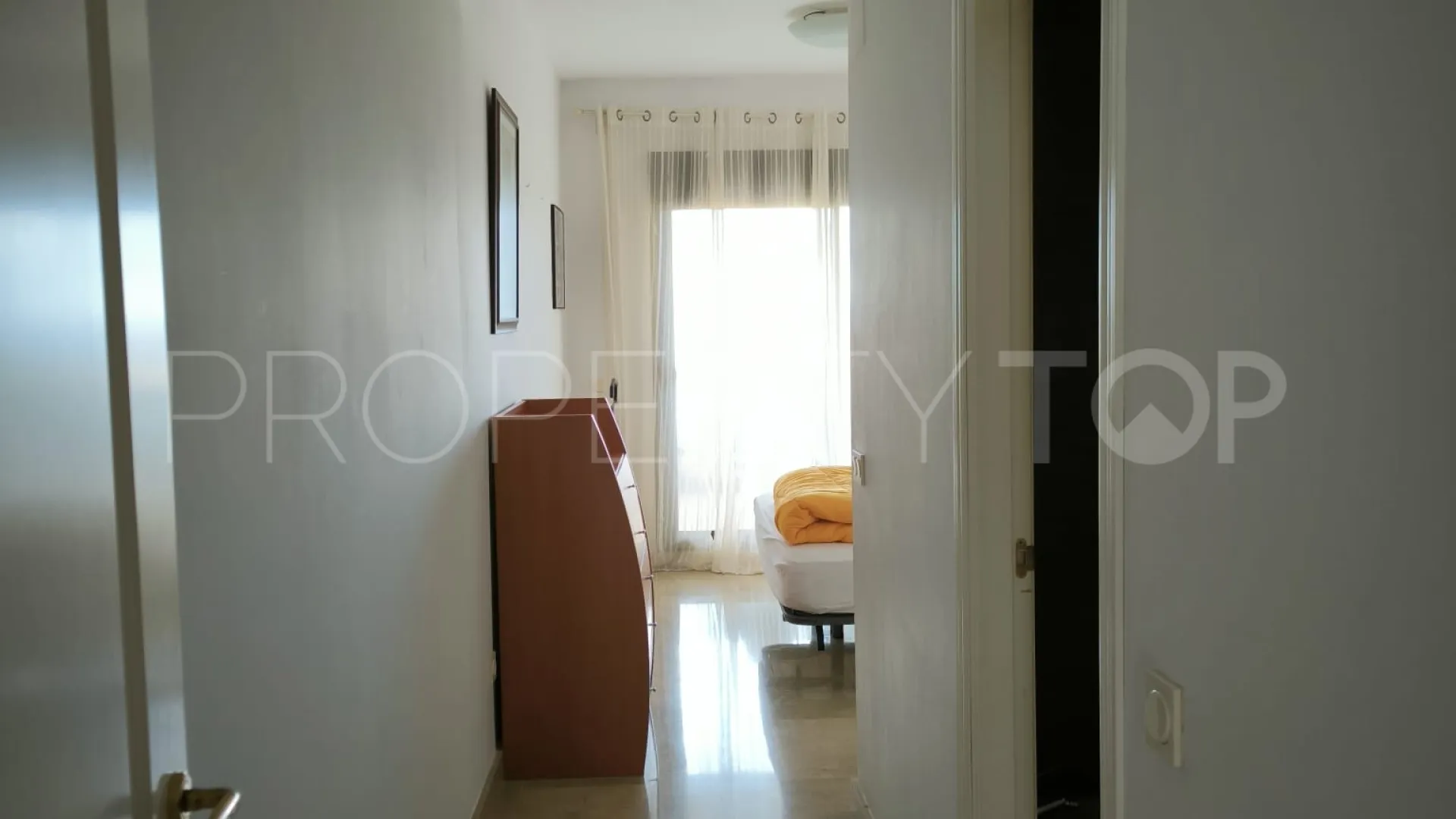 Se vende apartamento en Duquesa Village con 2 dormitorios