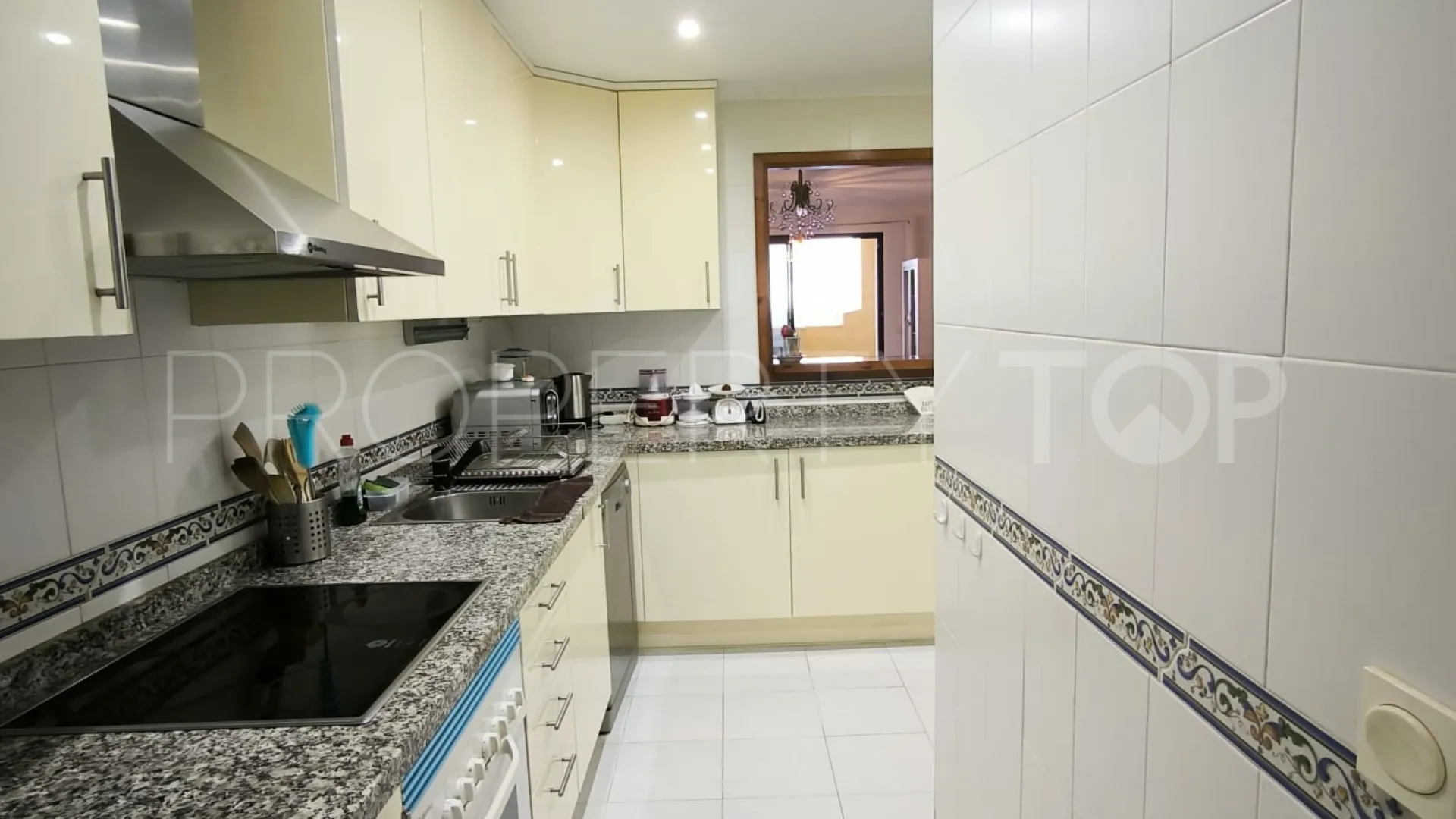 Se vende apartamento en Duquesa Village con 2 dormitorios