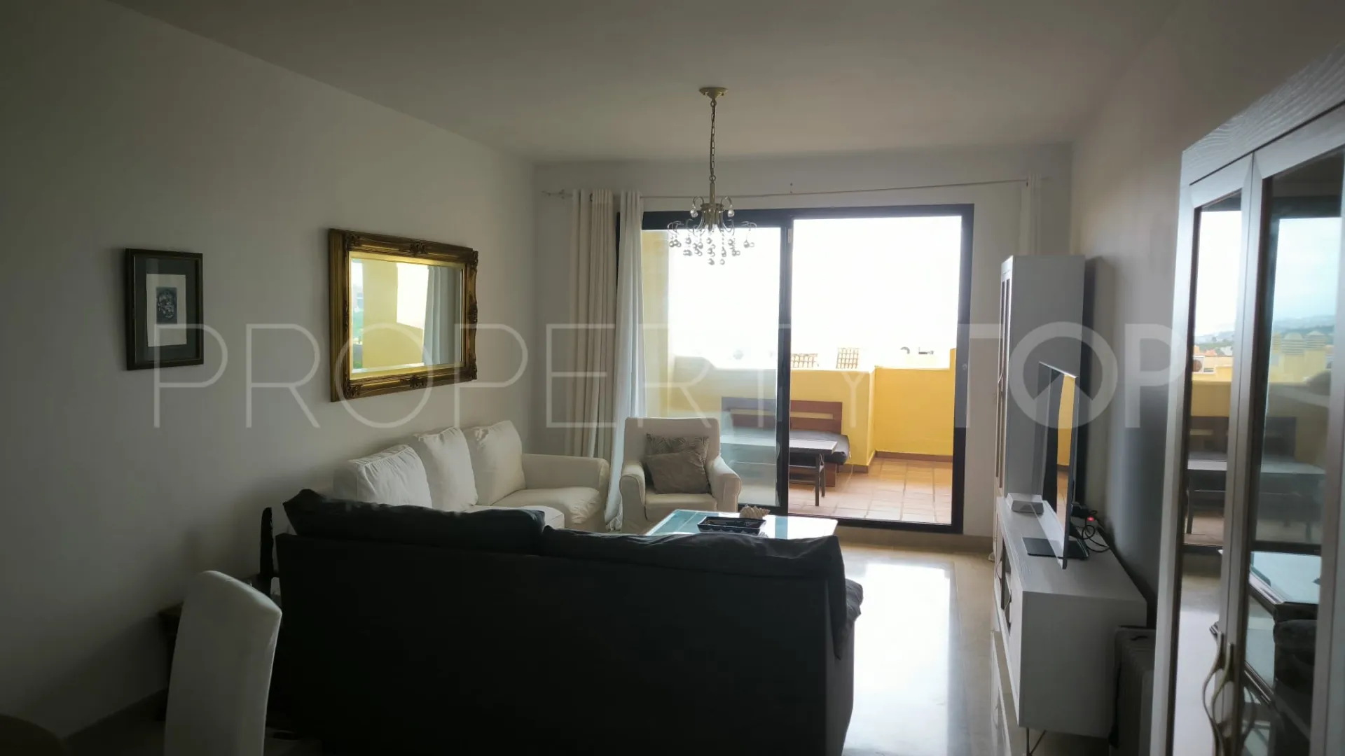 Se vende apartamento en Duquesa Village con 2 dormitorios